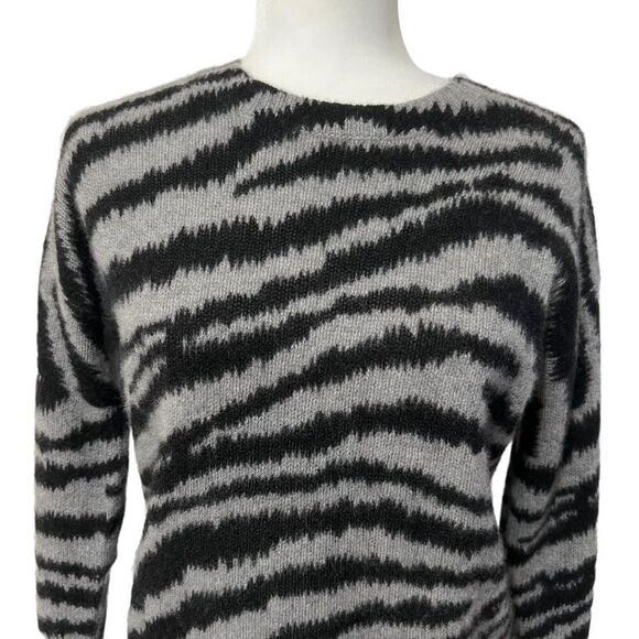 BLOOMINGDALE’S Cashmere Zebra Print Sweater NWT XSmall Black & Gray - Picture 9 of 9